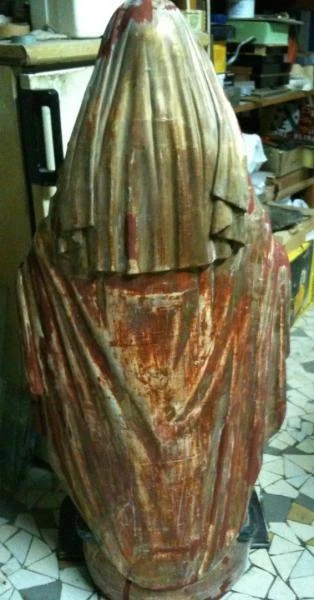 La Vierge, usure au niveau de la dorure 