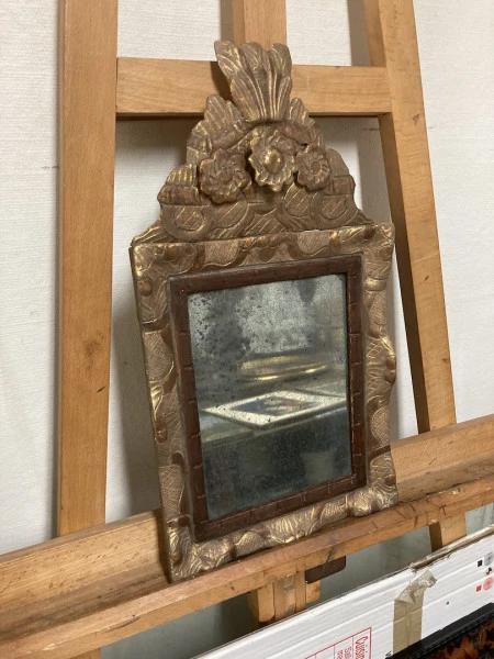 Restauration Petit Miroir Louis XIV En Bois Sculpté à Paris