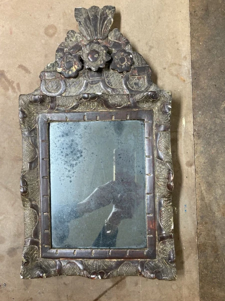 Restauration miroir à parcloses en bois sculpté à Paris